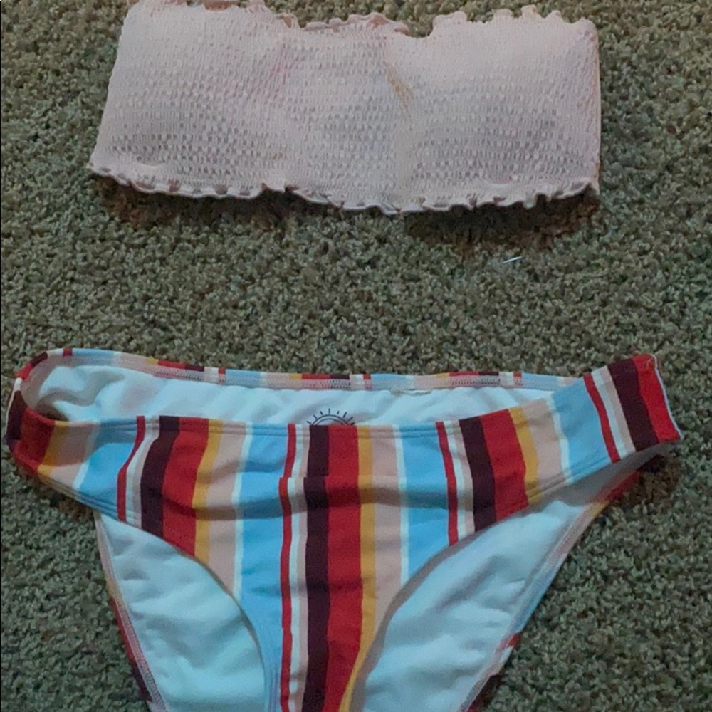 Holister mix and match bikinis - Picture 4 of 8